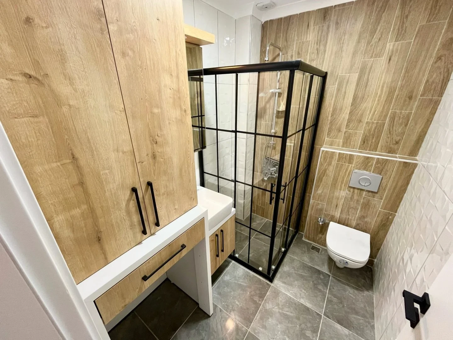 YÜKSELDEN ÖN CEPHE SIFIR BİNADA GENİŞ VE LÜKS SATILIK 2+1 DAİRE