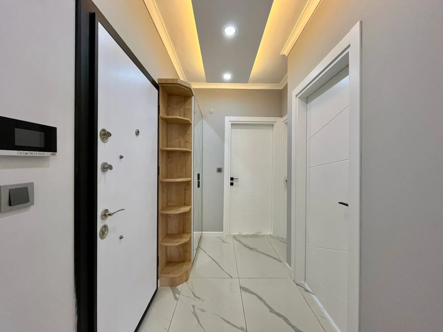YÜKSELDEN ÖN CEPHE SIFIR BİNADA GENİŞ VE LÜKS SATILIK 2+1 DAİRE