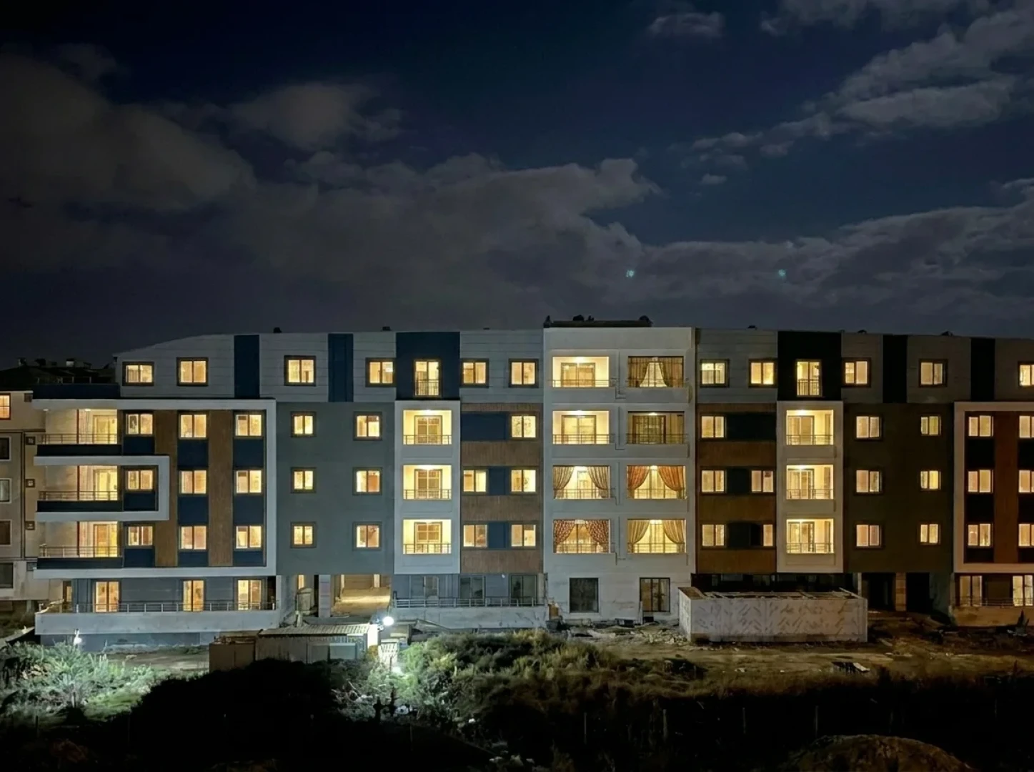 YÜKSELDEN ALTINKUMDA KOMBİLİ OTOPARKLI AL OTUR! 2+1 SIFIR DAİRE