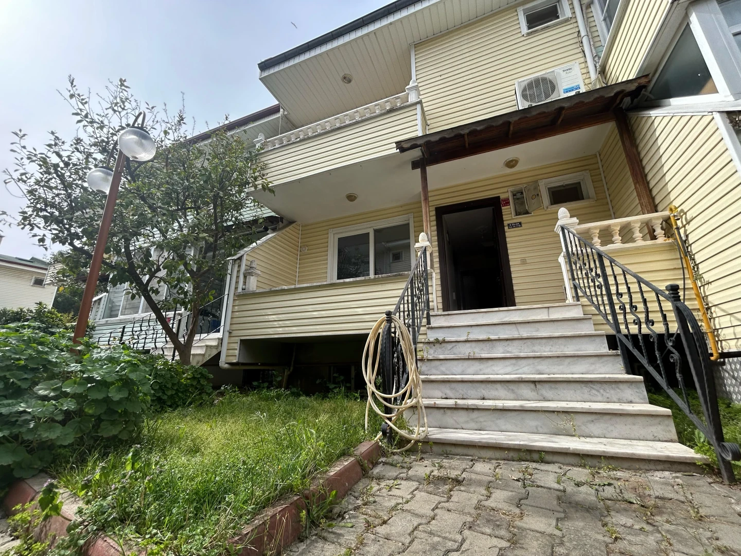 YÜKSELDEN CENNETAYAĞINDA TRİPLEX AYRI MUTFAK 5+1 MÜSTAKİL EV