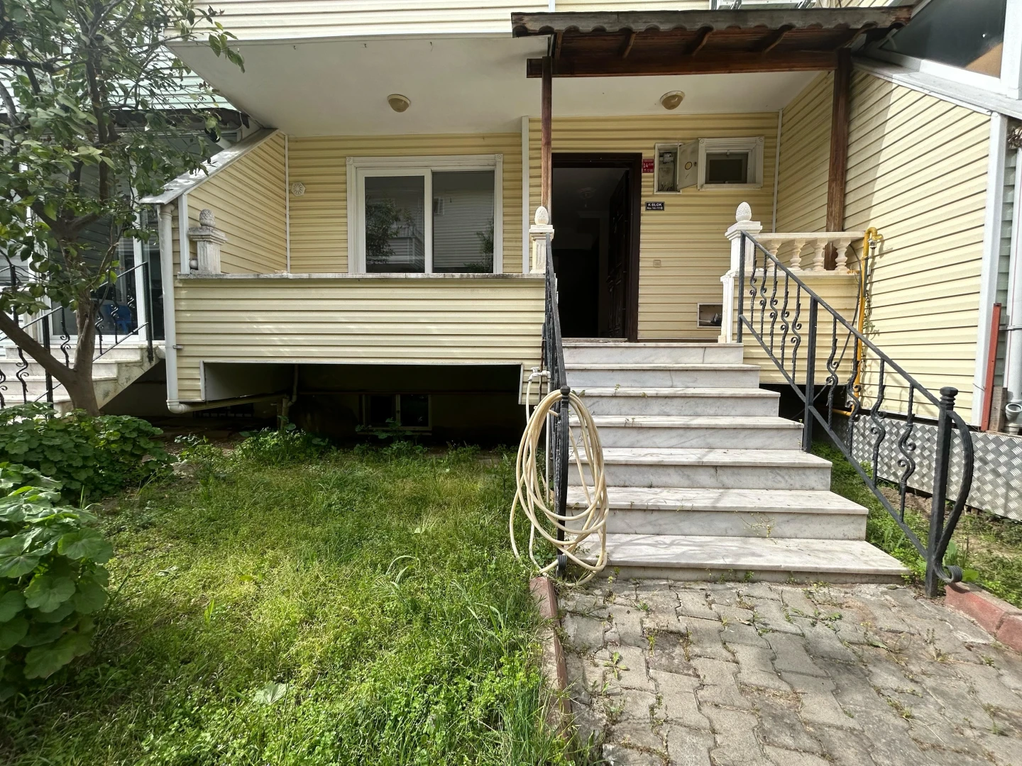 YÜKSELDEN CENNETAYAĞINDA TRİPLEX AYRI MUTFAK 5+1 MÜSTAKİL EV