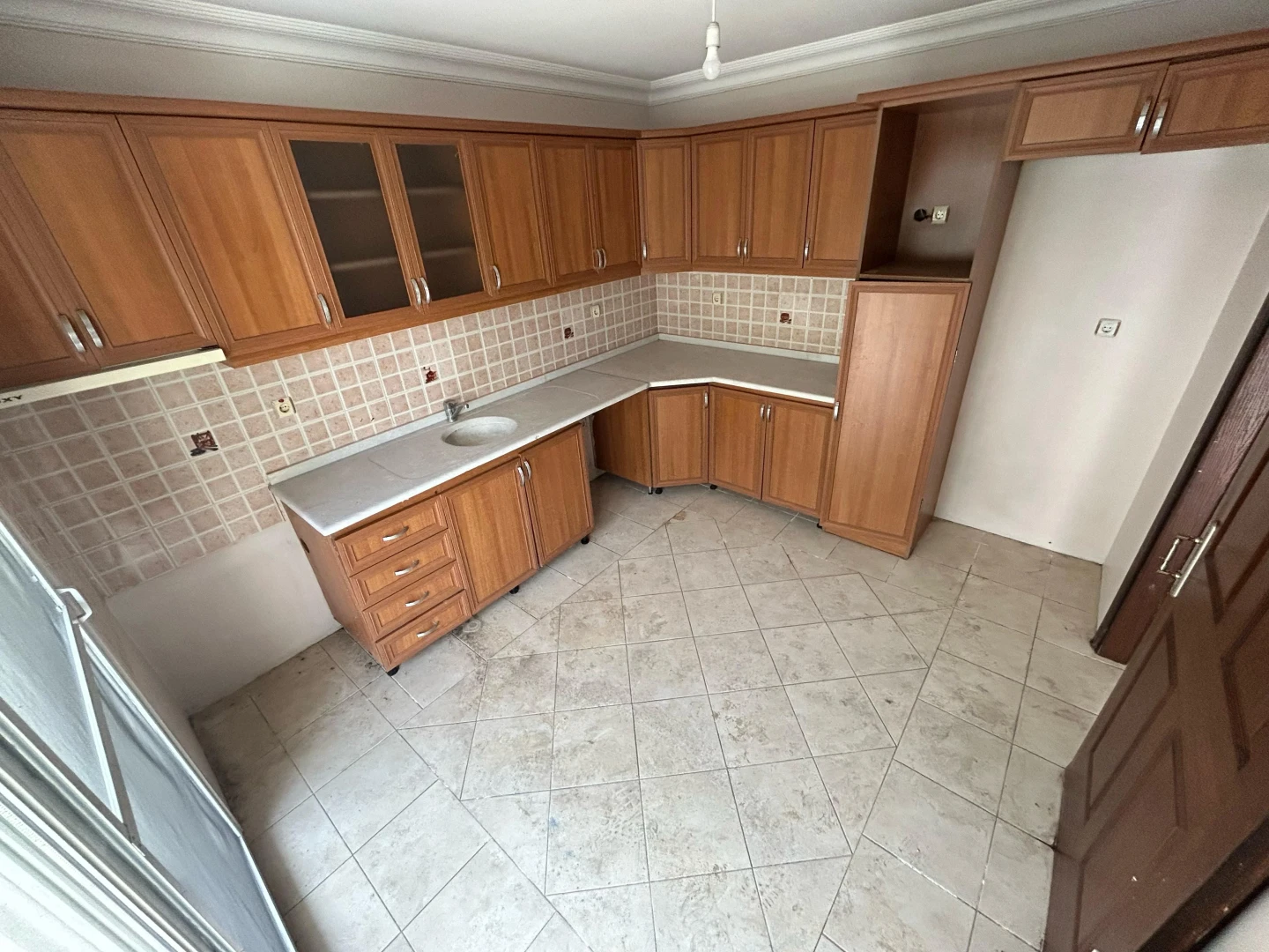 YÜKSELDEN CENNETAYAĞINDA TRİPLEX AYRI MUTFAK 5+1 MÜSTAKİL EV
