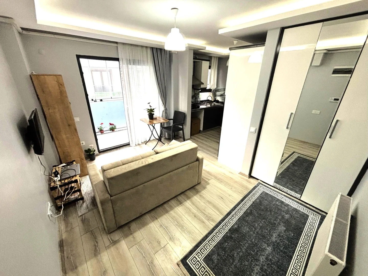 YÜKSELDEN AKÇAY'DA ULTRA LUX SİTEDE HAVUZ MANZARALI 1+1 DAİRE