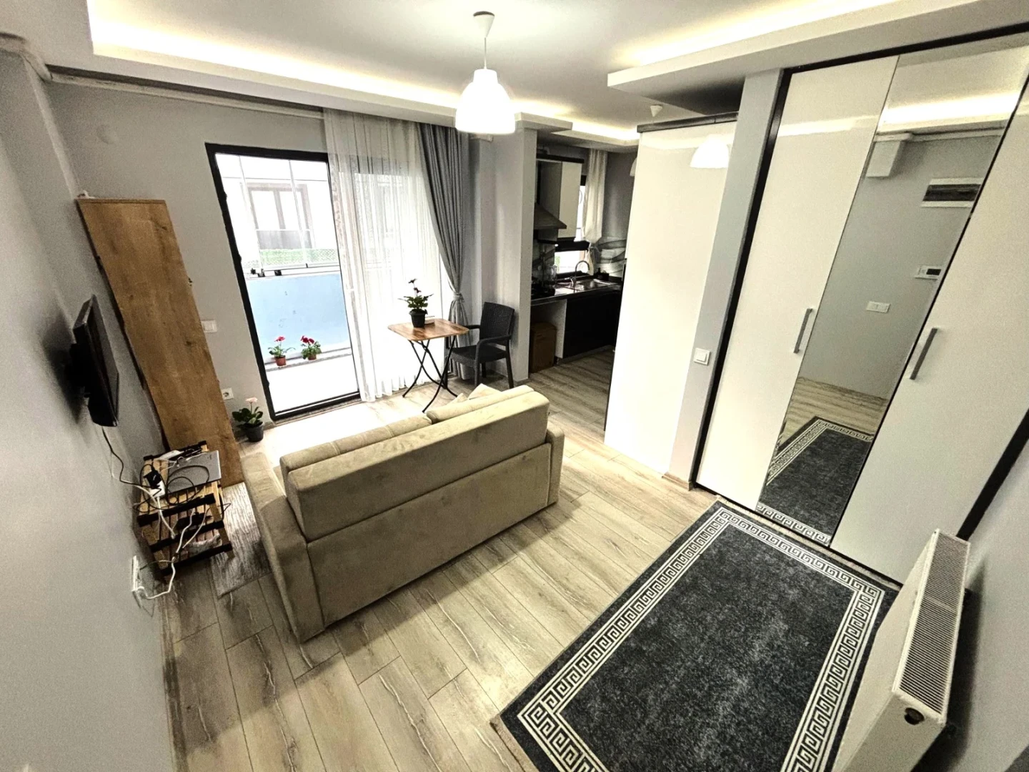 YÜKSELDEN AKÇAY'DA ULTRA LUX SİTEDE HAVUZ MANZARALI 1+1 DAİRE