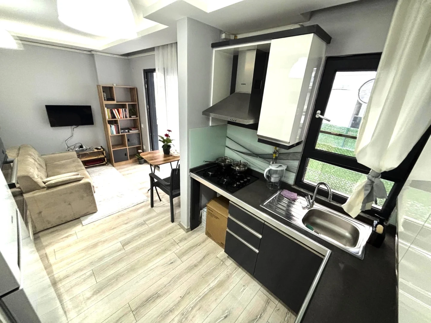 YÜKSELDEN AKÇAY'DA ULTRA LUX SİTEDE HAVUZ MANZARALI 1+1 DAİRE