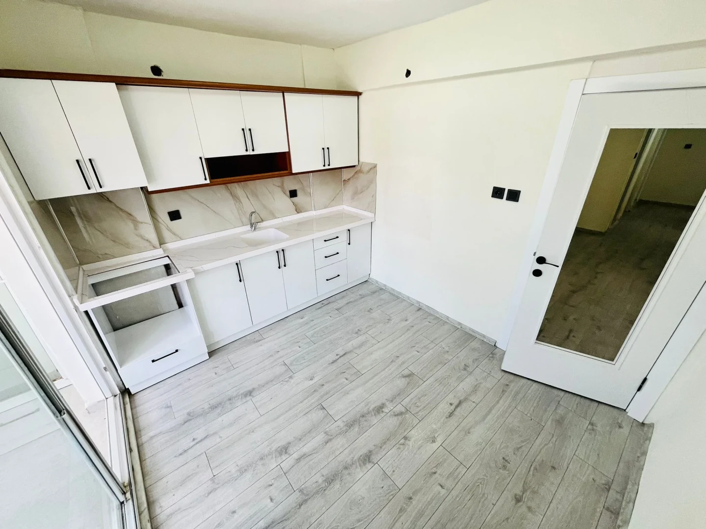 YÜKSELDEN ALTINKUMDA ARA KAT ÖN CEPHE SIFIR MASRAF 3+1 DAİRE