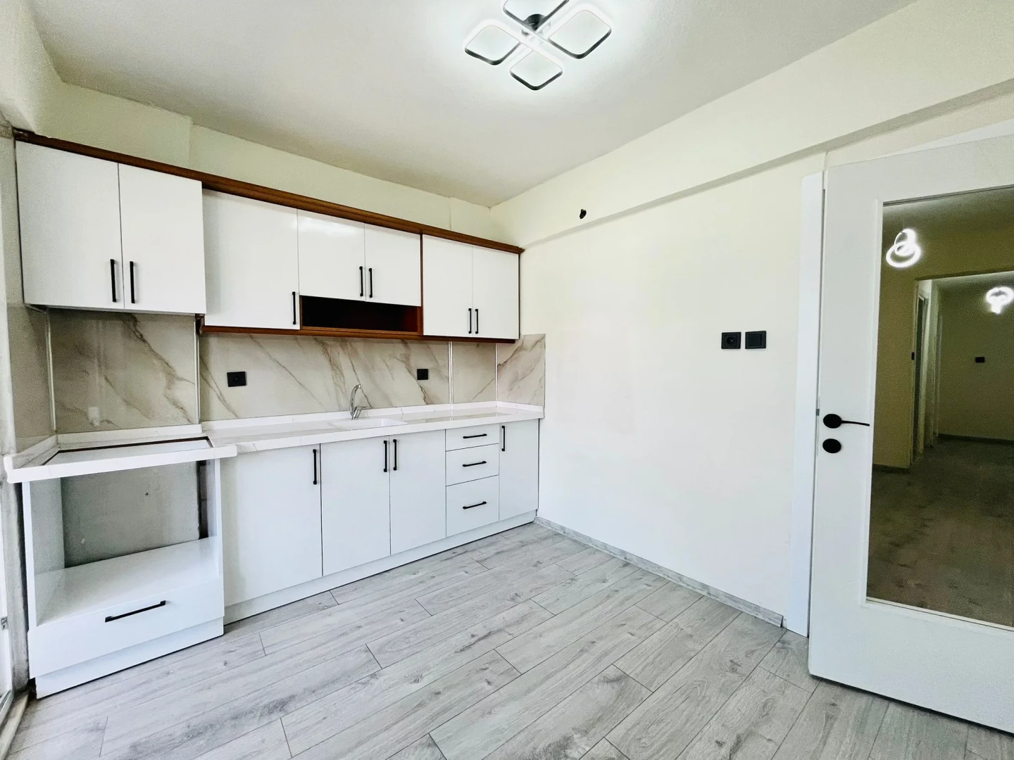 YÜKSELDEN ALTINKUMDA ARA KAT ÖN CEPHE SIFIR MASRAF 3+1 DAİRE