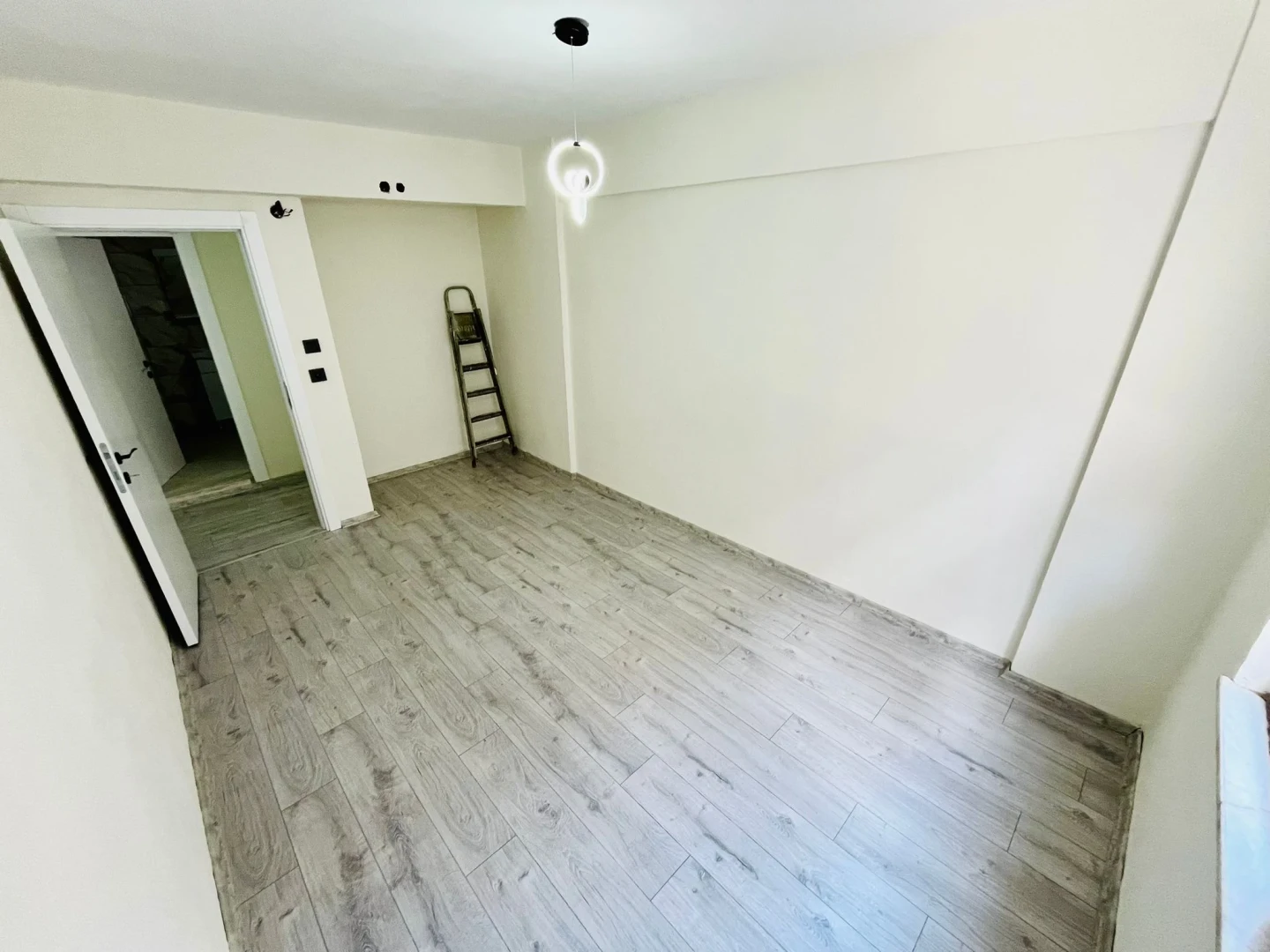 YÜKSELDEN ALTINKUMDA ARA KAT ÖN CEPHE SIFIR MASRAF 3+1 DAİRE