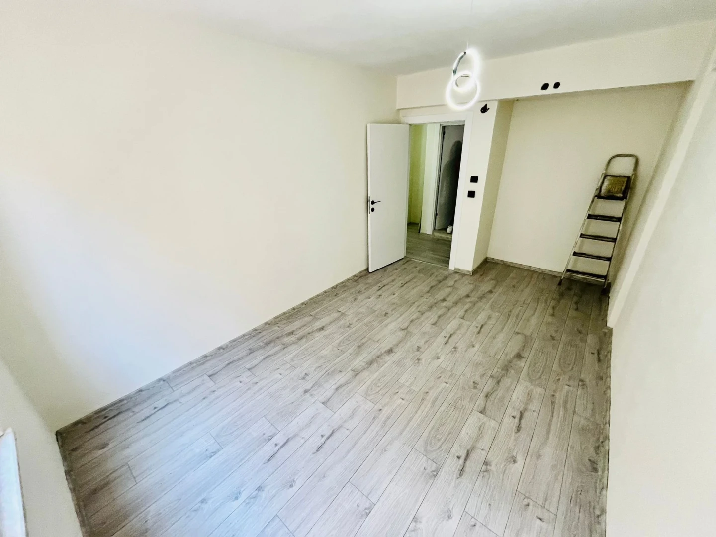 YÜKSELDEN ALTINKUMDA ARA KAT ÖN CEPHE SIFIR MASRAF 3+1 DAİRE