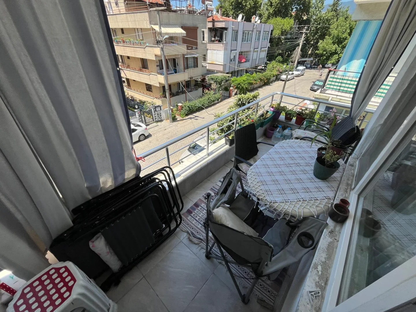 YÜKSEL'DEN AKÇAY MERKEZ'DE DENİZE 100m ÖNCEPHE FIRSAT 2+1 DAİRE