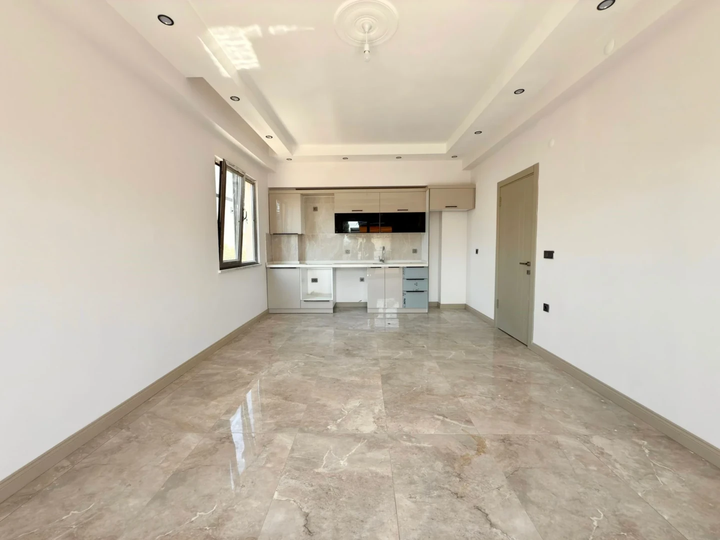 YÜKSELDEN ZEYTİNLİDE ARAKAT ÖNCEPHE 2+1 ULTRA LÜX DAİRE