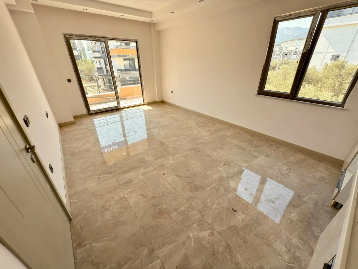 YÜKSELDEN ZEYTİNLİDE ARAKAT ÖNCEPHE 2+1 ULTRA LÜX DAİRE