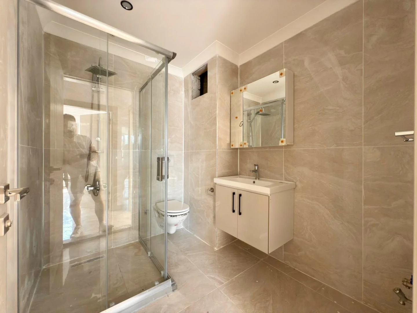 YÜKSELDEN ZEYTİNLİDE ARAKAT ÖNCEPHE 2+1 ULTRA LÜX DAİRE