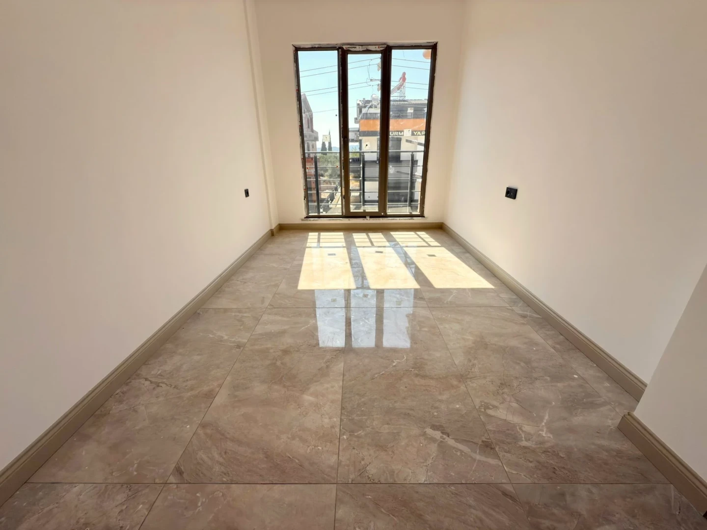 YÜKSELDEN ZEYTİNLİDE ARAKAT ÖNCEPHE 2+1 ULTRA LÜX DAİRE