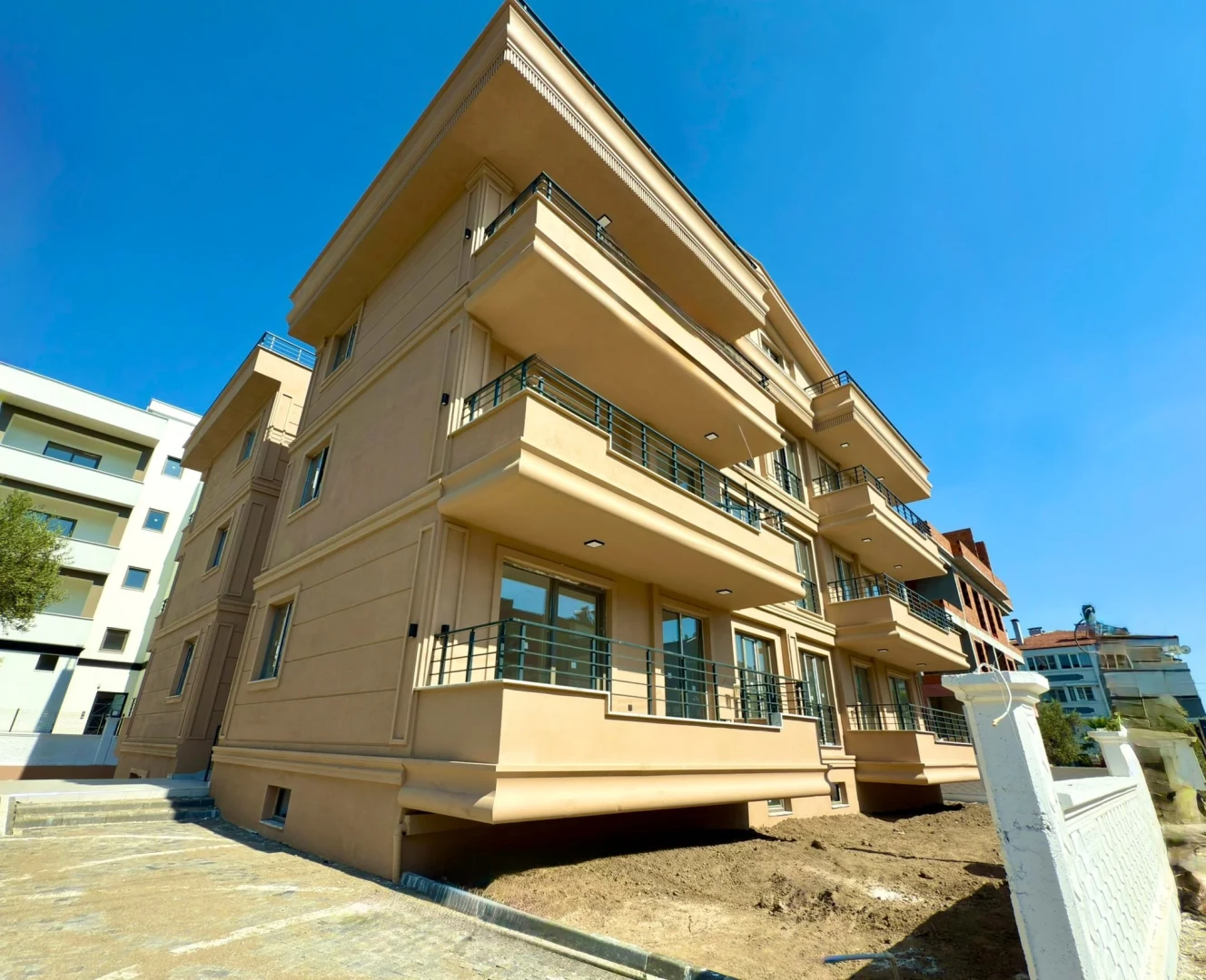 YÜKSELDEN ZEYTİNLİDE ARAKAT ÖNCEPHE 2+1 ULTRA LÜX DAİRE