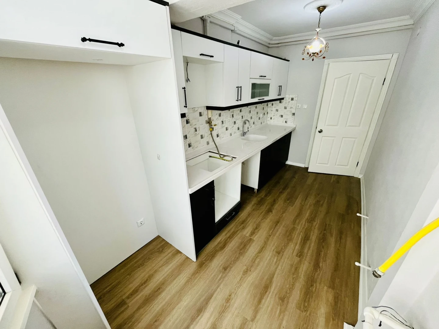 YÜKSELDEN İKİZÇAYDA ŞAHANE KONUM GENİŞ M2 SATILIK 3+1 LÜX DAİRE