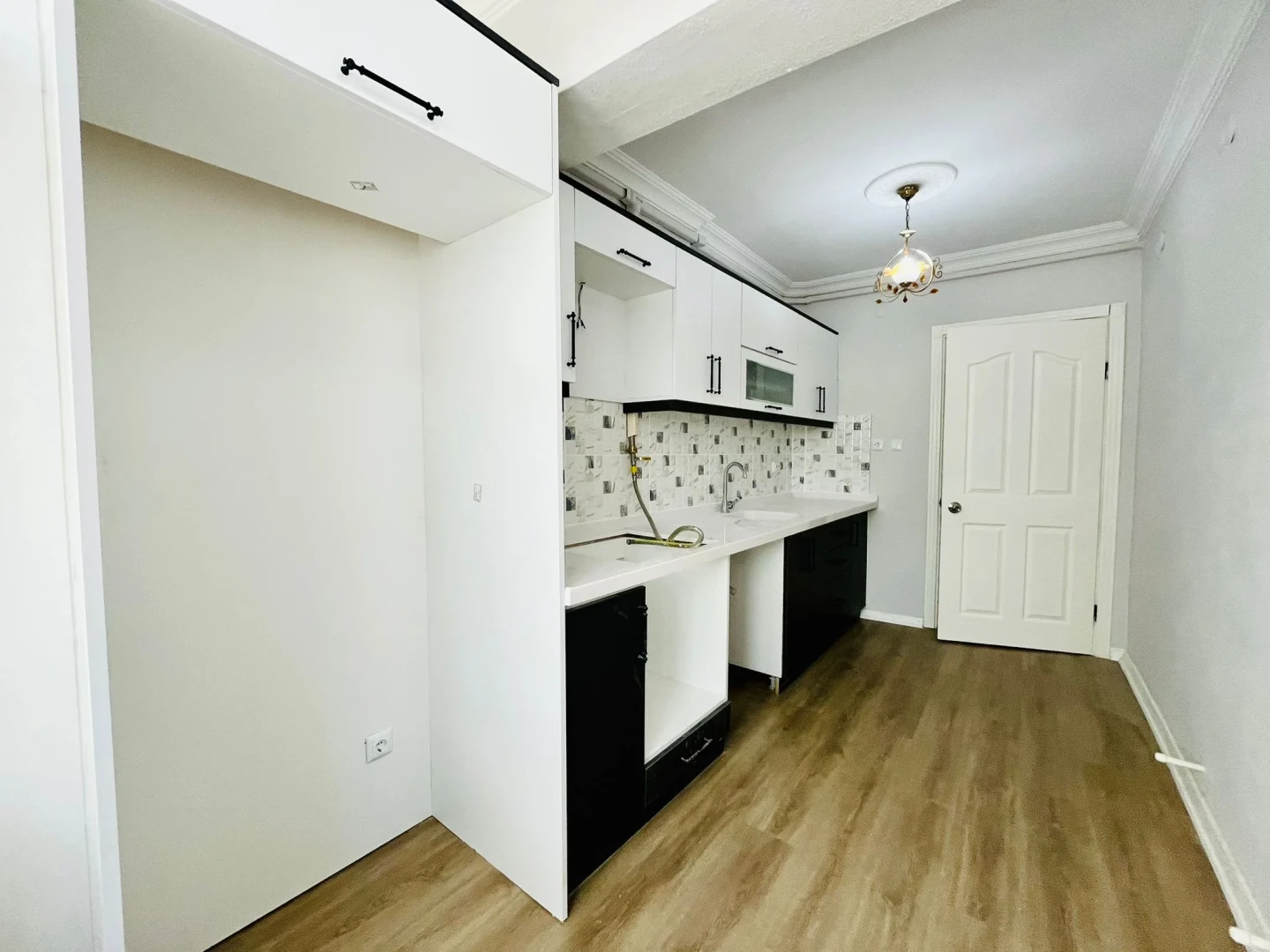 YÜKSELDEN İKİZÇAYDA ŞAHANE KONUM GENİŞ M2 SATILIK 3+1 LÜX DAİRE