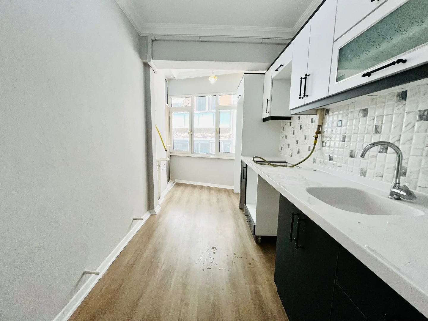 YÜKSELDEN İKİZÇAYDA ŞAHANE KONUM GENİŞ M2 SATILIK 3+1 LÜX DAİRE