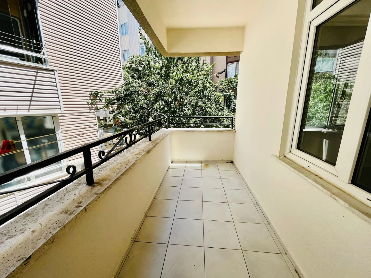 YÜKSELDEN İKİZÇAYDA ŞAHANE KONUM GENİŞ M2 SATILIK 3+1 LÜX DAİRE