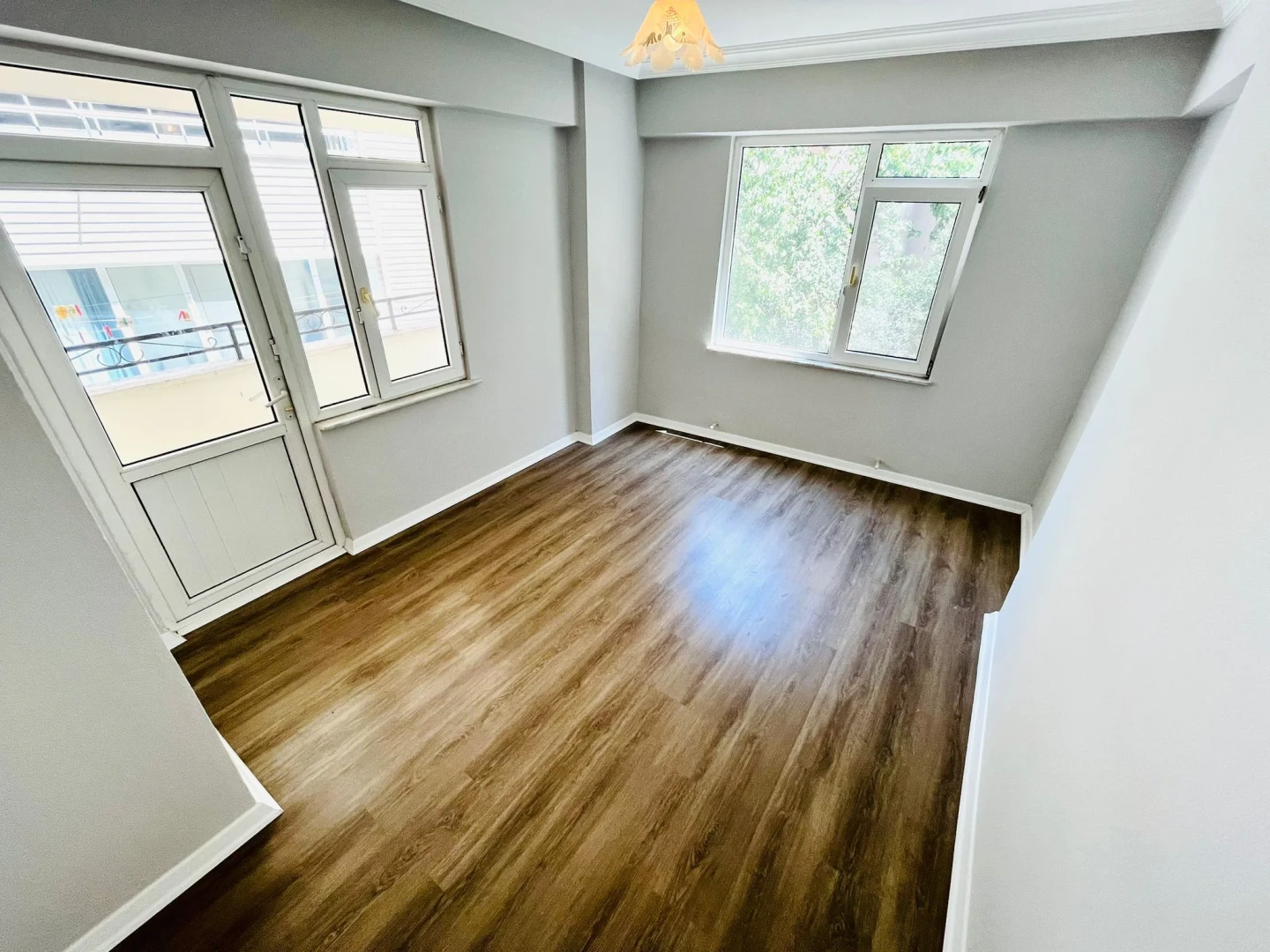 YÜKSELDEN İKİZÇAYDA ŞAHANE KONUM GENİŞ M2 SATILIK 3+1 LÜX DAİRE