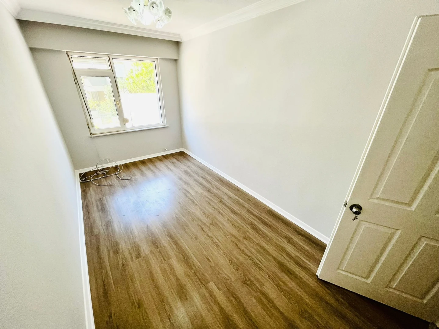 YÜKSELDEN İKİZÇAYDA ŞAHANE KONUM GENİŞ M2 SATILIK 3+1 LÜX DAİRE