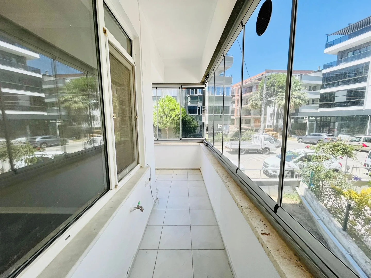 YÜKSELDEN İKİZÇAYDA ŞAHANE KONUM GENİŞ M2 SATILIK 3+1 LÜX DAİRE