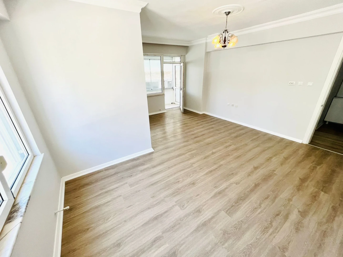 YÜKSELDEN İKİZÇAYDA ŞAHANE KONUM GENİŞ M2 SATILIK 3+1 LÜX DAİRE