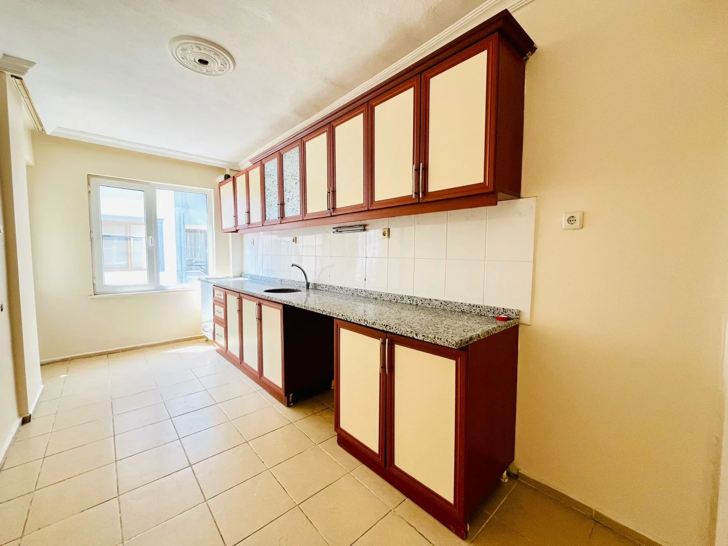YÜKSELDEN ALTINKUMDA 120M2 ARAKAT DENİZE 700MT SATILIK 2+1 DAİRE