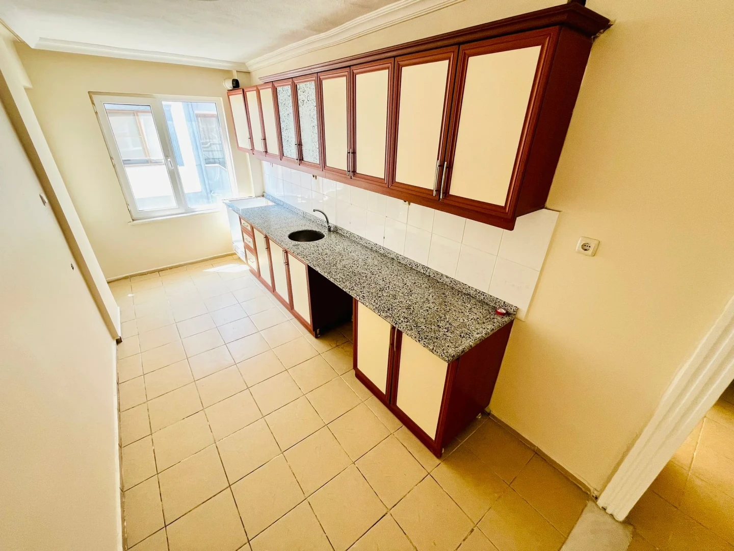 YÜKSELDEN ALTINKUMDA 120M2 ARAKAT DENİZE 700MT SATILIK 2+1 DAİRE