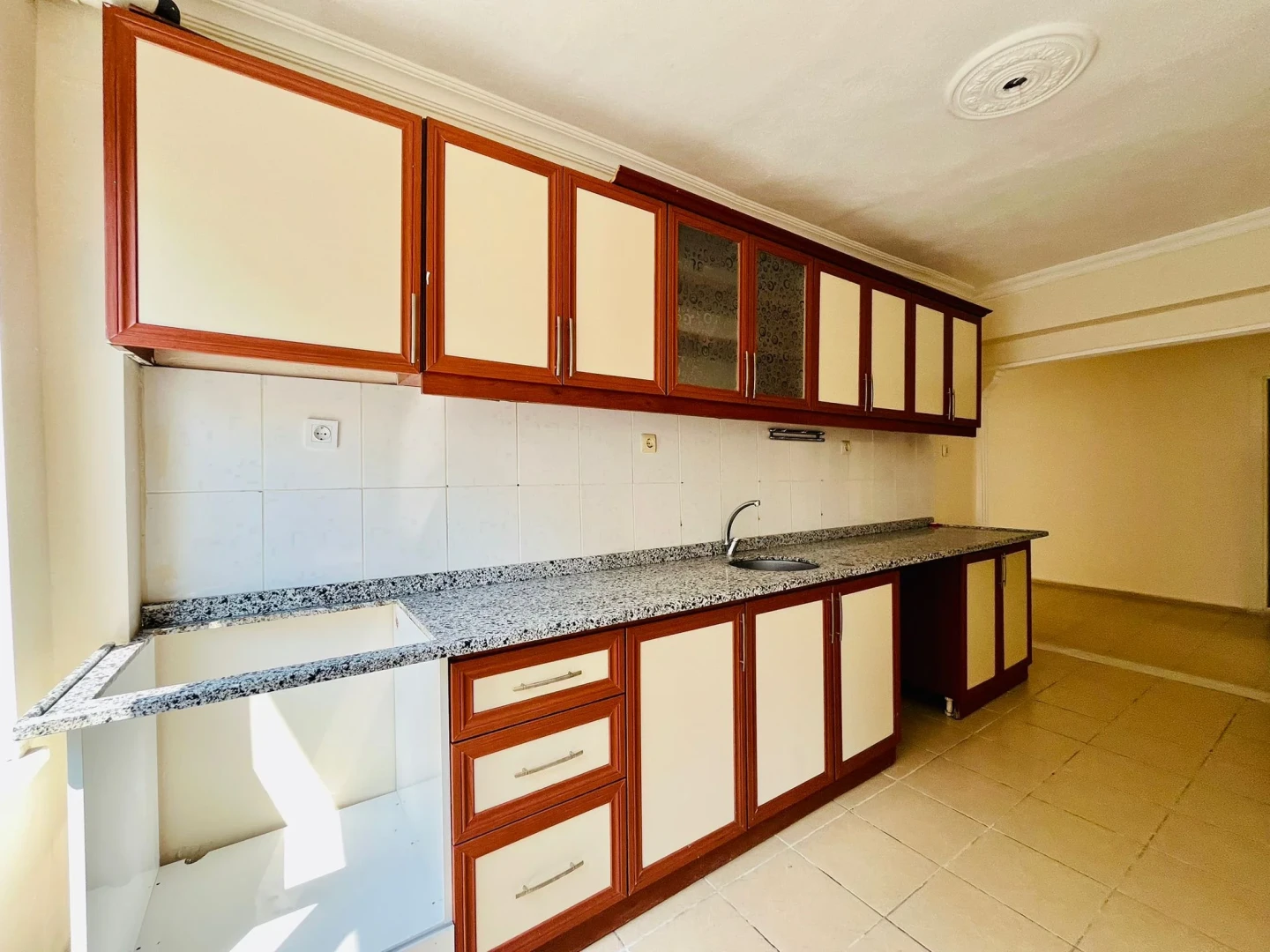 YÜKSELDEN ALTINKUMDA 120M2 ARAKAT DENİZE 700MT SATILIK 2+1 DAİRE