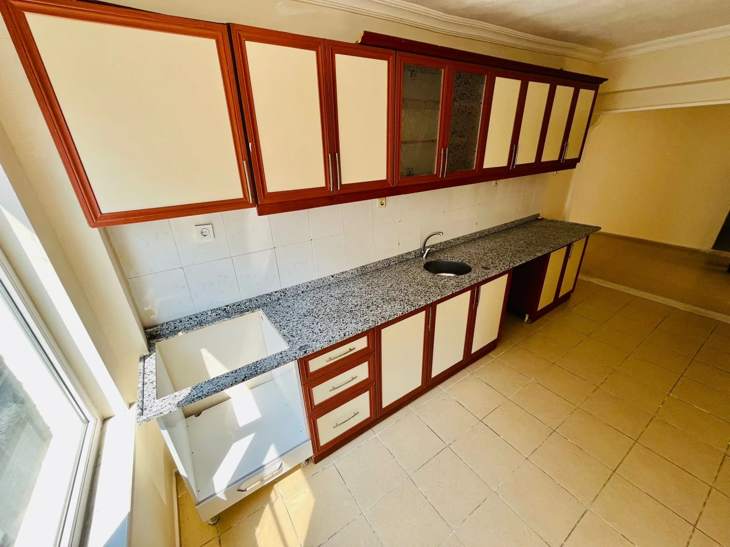 YÜKSELDEN ALTINKUMDA 120M2 ARAKAT DENİZE 700MT SATILIK 2+1 DAİRE