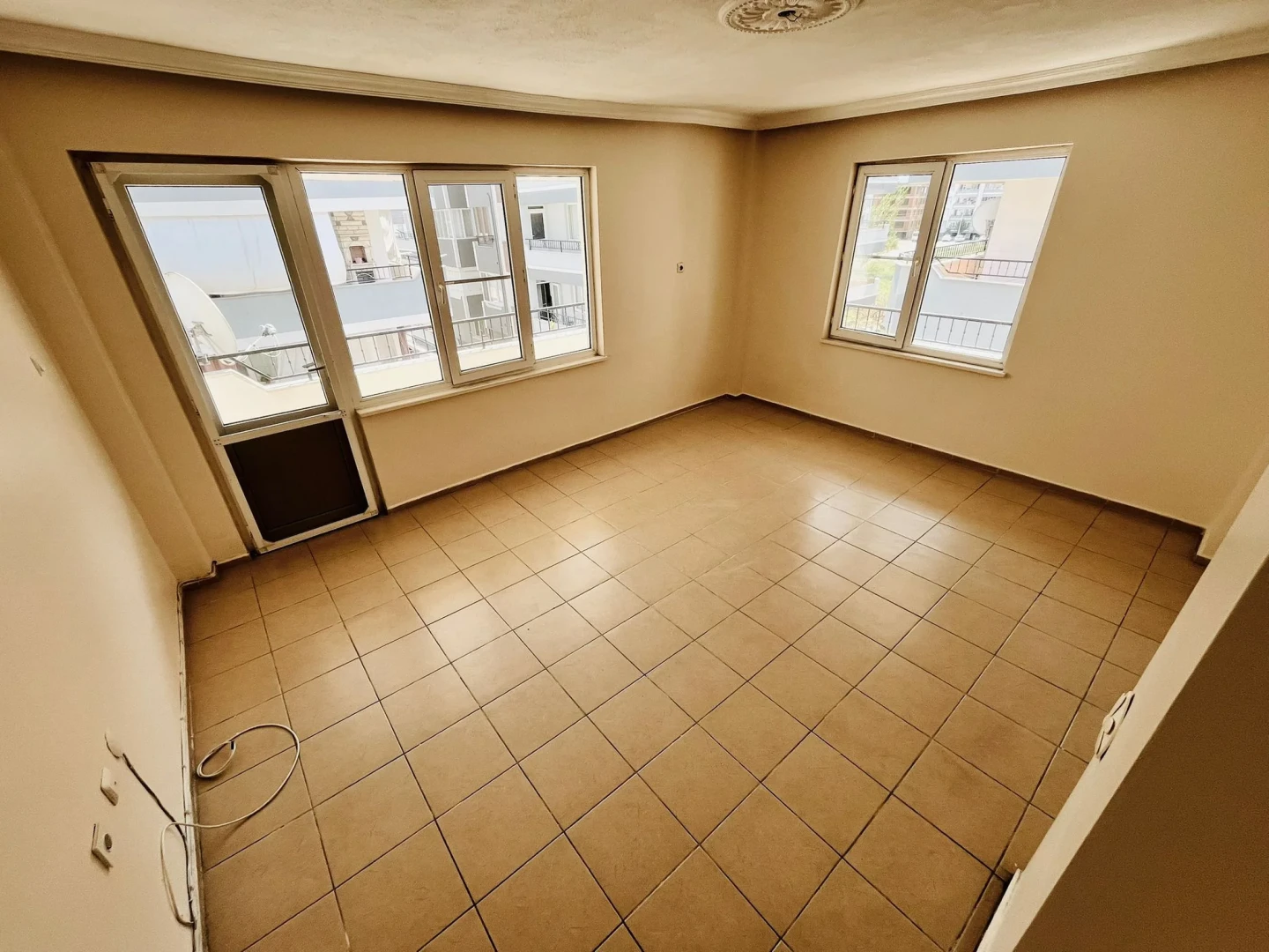 YÜKSELDEN ALTINKUMDA 120M2 ARAKAT DENİZE 700MT SATILIK 2+1 DAİRE