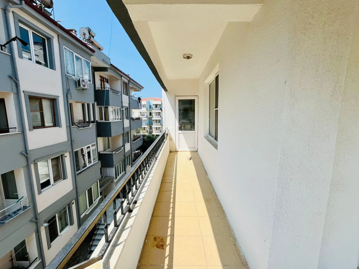 YÜKSELDEN ALTINKUMDA 120M2 ARAKAT DENİZE 700MT SATILIK 2+1 DAİRE
