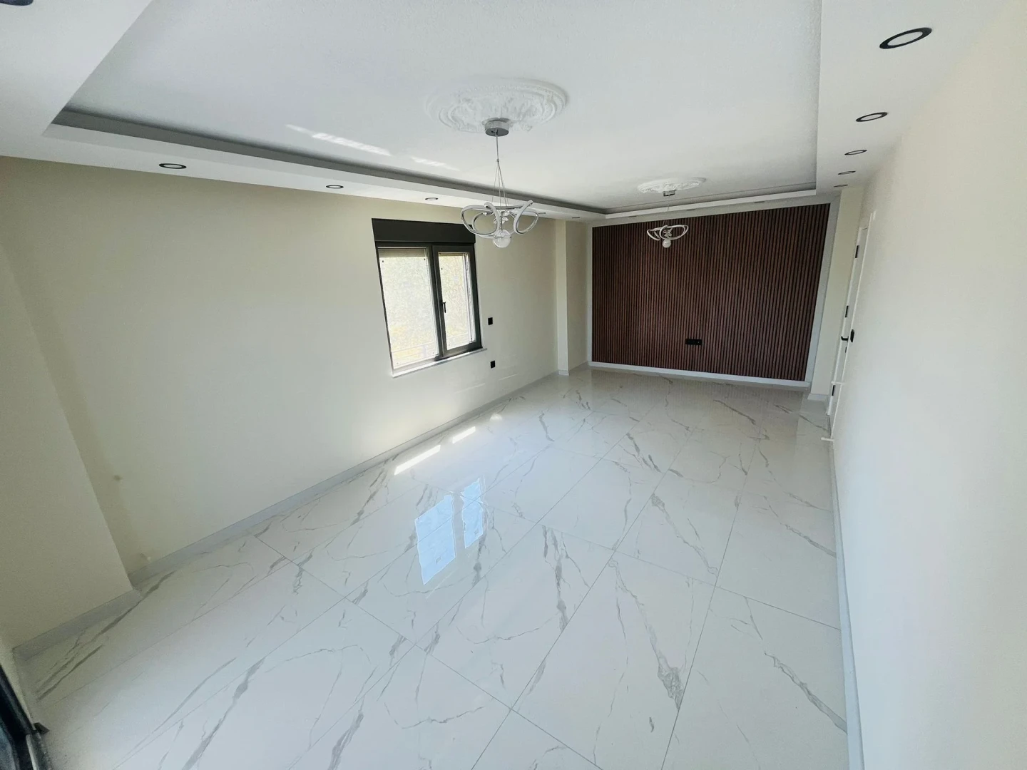 YÜKSELDEN GÜREDE AYRI MUTFAKLI GENİŞ TERASLI ULTRA LÜKS 4+1VİLLA
