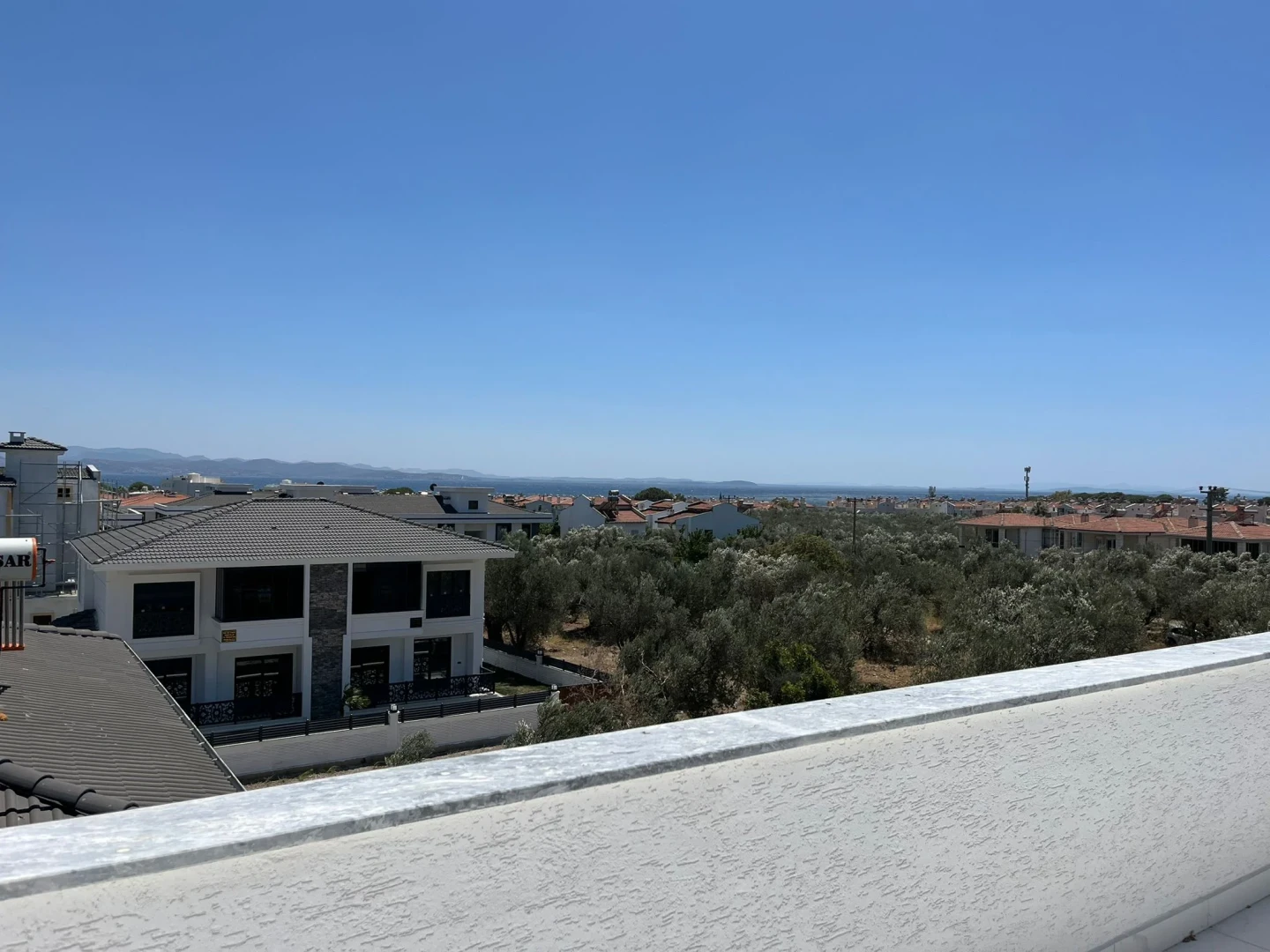 YÜKSELDEN GÜREDE AYRI MUTFAKLI GENİŞ TERASLI ULTRA LÜKS 4+1VİLLA