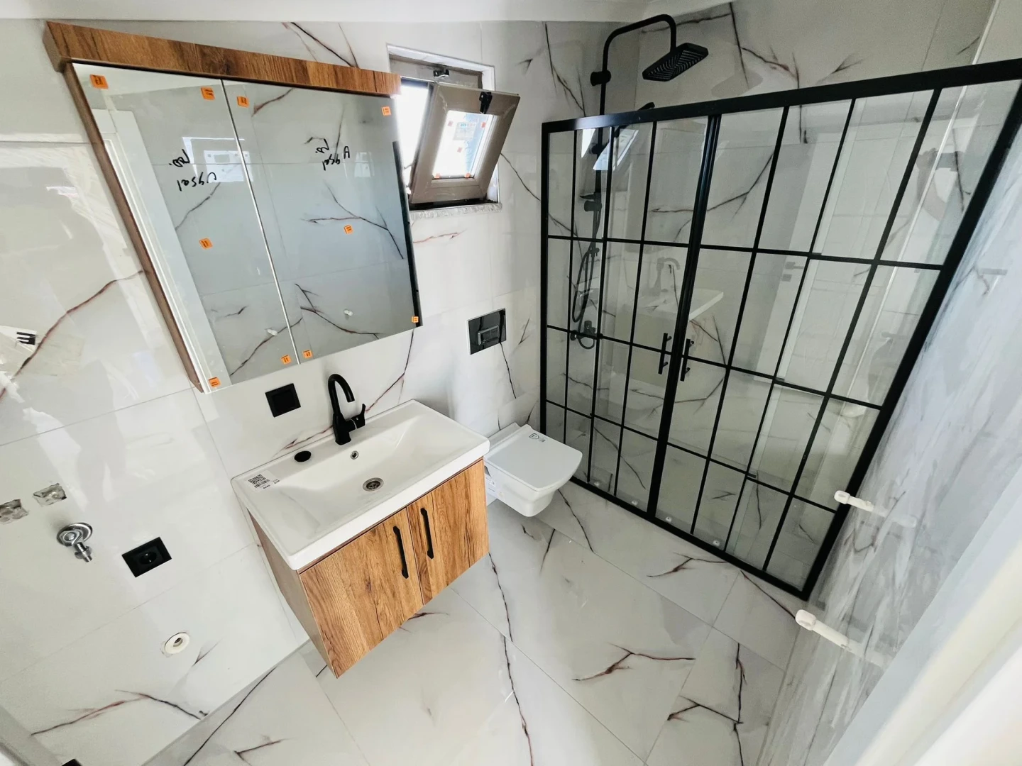 YÜKSELDEN GÜREDE AYRI MUTFAKLI GENİŞ TERASLI ULTRA LÜKS 4+1VİLLA
