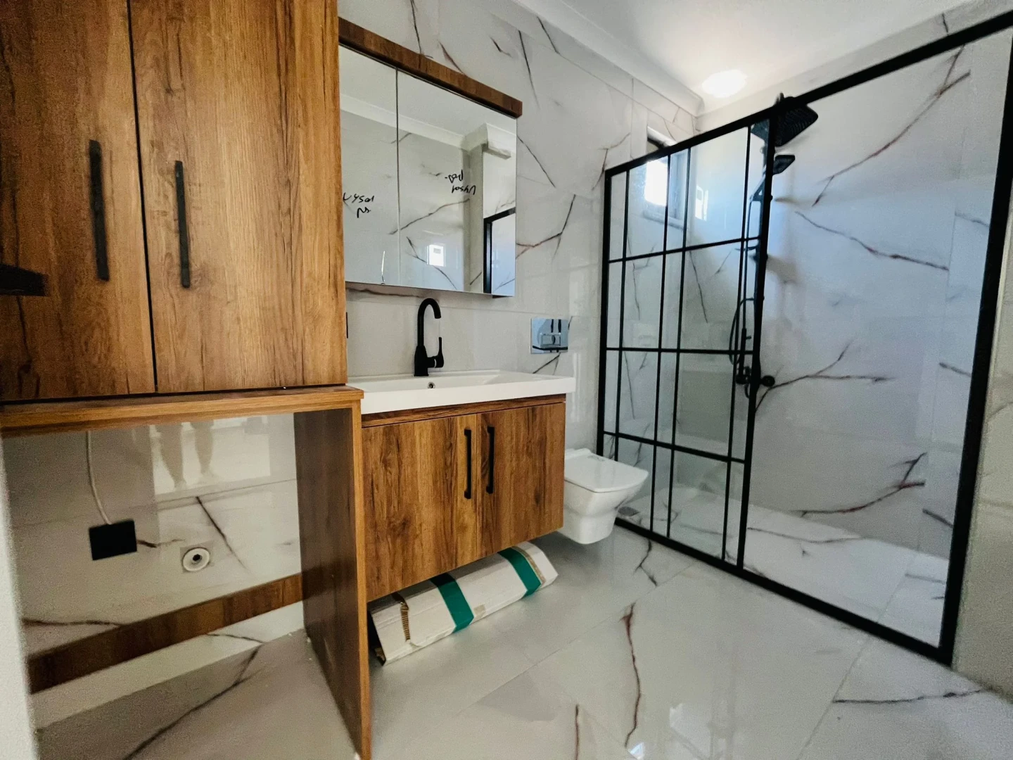 YÜKSELDEN GÜREDE AYRI MUTFAKLI GENİŞ TERASLI ULTRA LÜKS 4+1VİLLA