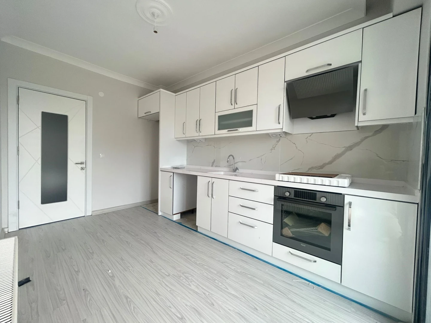 YÜKSEL'DEN KADIKÖYDE KAPALI OTOPARKLI DOĞALGAZLI SIFIR 2+1 DAİRE