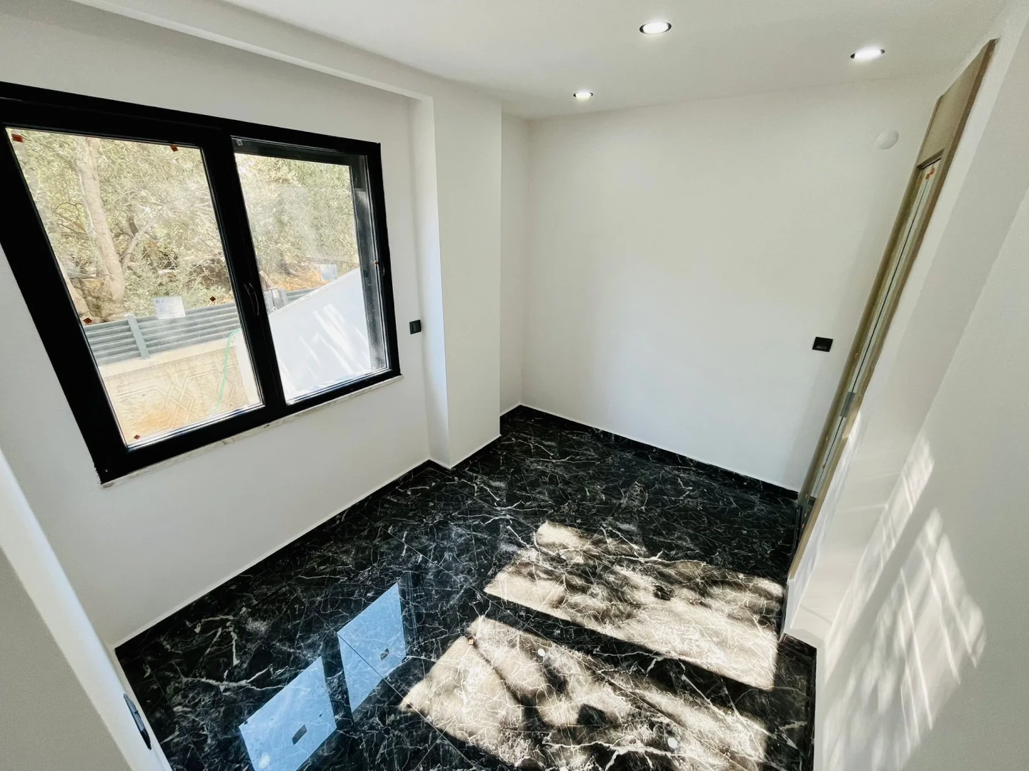 YÜKSELDEN ZEYTİNLİDE AYRI MUTFAK ULTRA LÜKS TASARIM 5+1 VİLLA