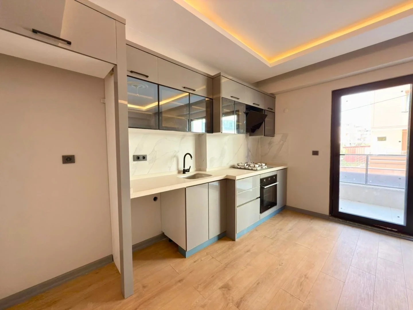 YÜKSELDEN ALTINKUMDA DENİZE YAKIN ÖN CEPHE EBEVEYNLİ 2+1 DAİRE