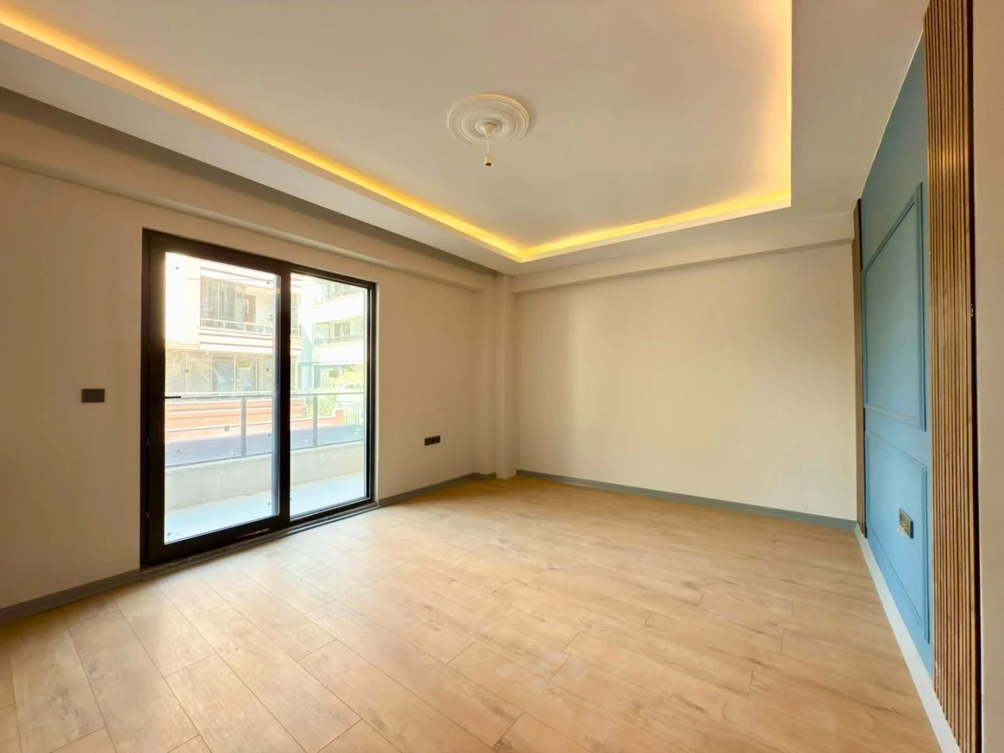 YÜKSELDEN ALTINKUMDA DENİZE YAKIN ÖN CEPHE EBEVEYNLİ 2+1 DAİRE
