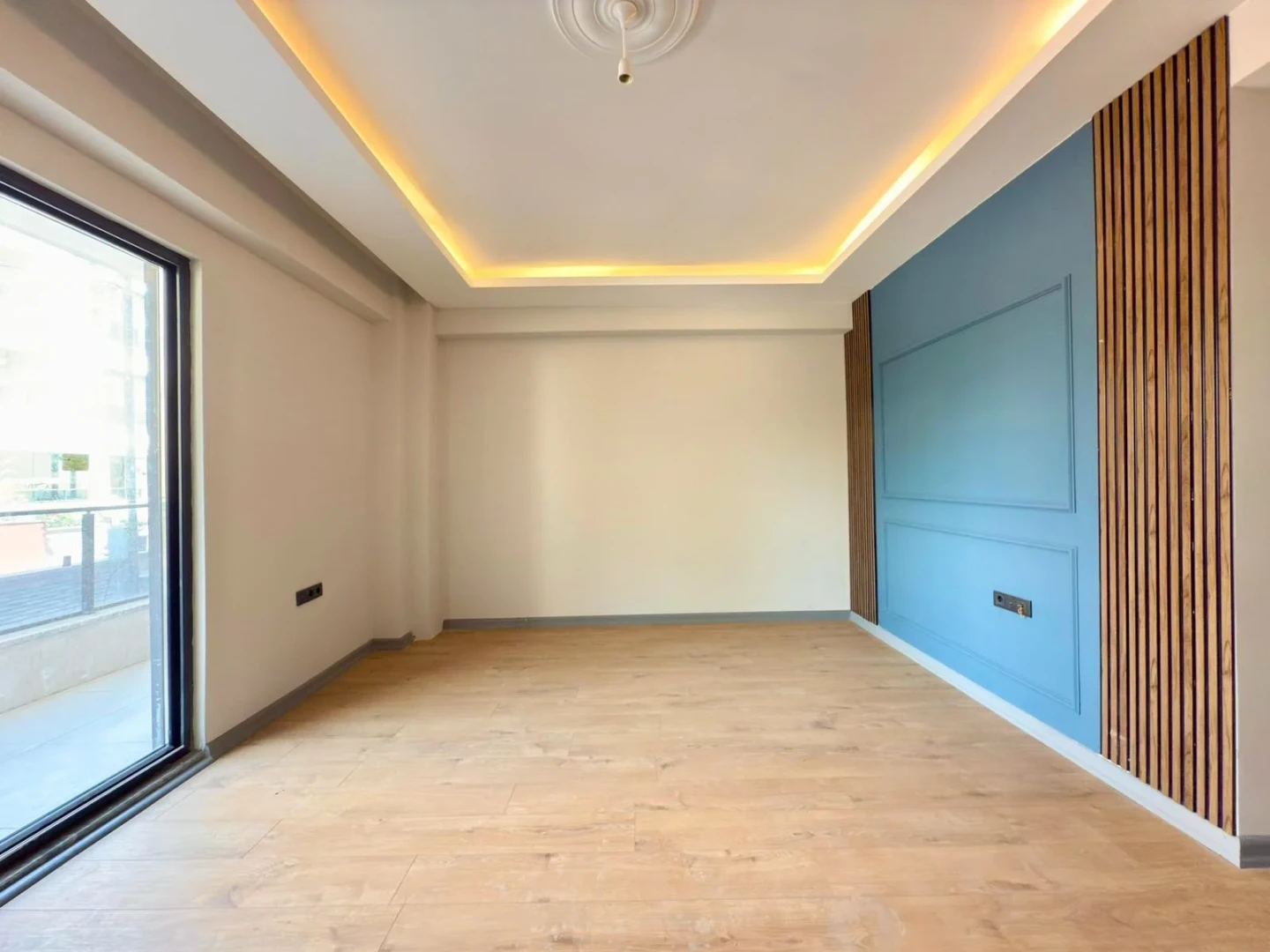 YÜKSELDEN ALTINKUMDA DENİZE YAKIN ÖN CEPHE EBEVEYNLİ 2+1 DAİRE