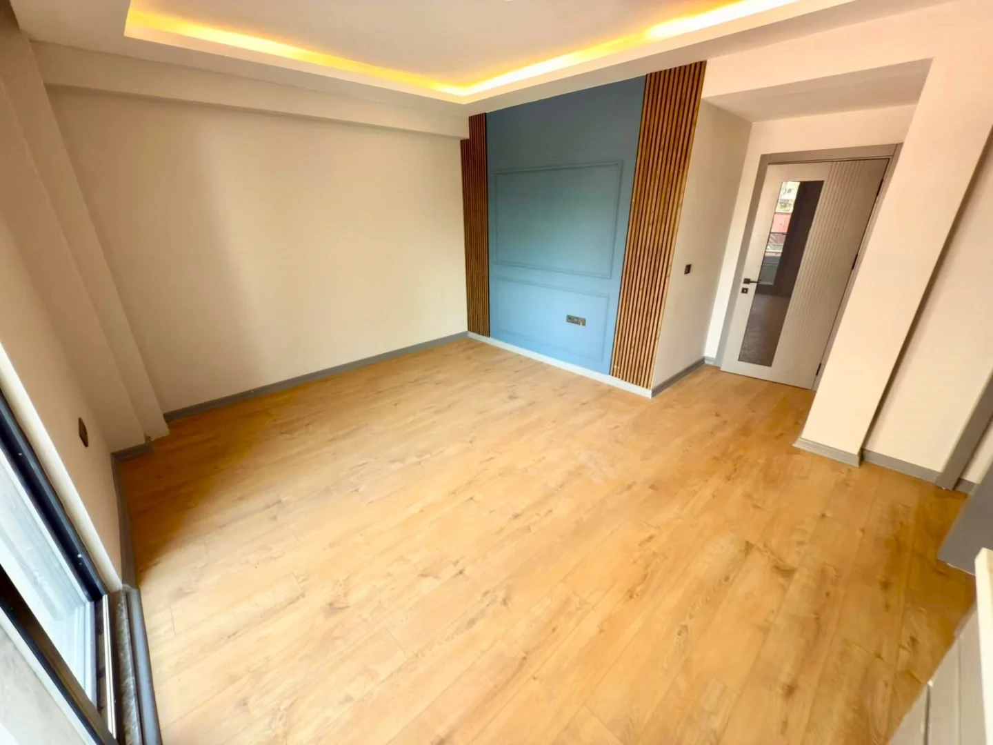 YÜKSELDEN ALTINKUMDA DENİZE YAKIN ÖN CEPHE EBEVEYNLİ 2+1 DAİRE