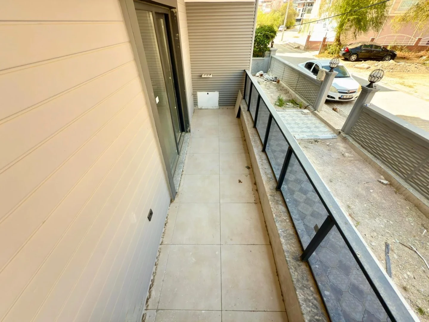 YÜKSELDEN ALTINKUMDA DENİZE YAKIN ÖN CEPHE EBEVEYNLİ 2+1 DAİRE