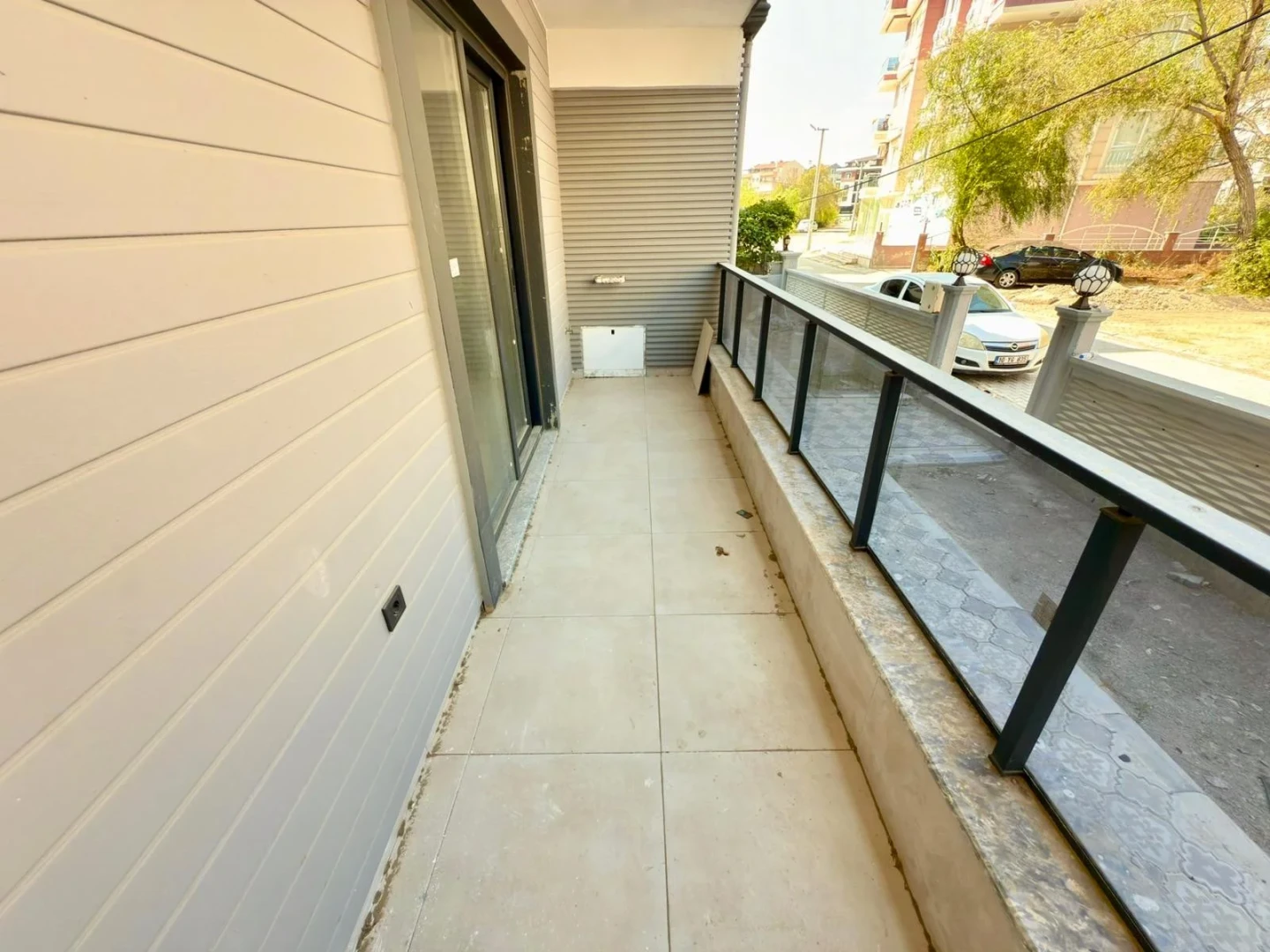 YÜKSELDEN ALTINKUMDA DENİZE YAKIN ÖN CEPHE EBEVEYNLİ 2+1 DAİRE