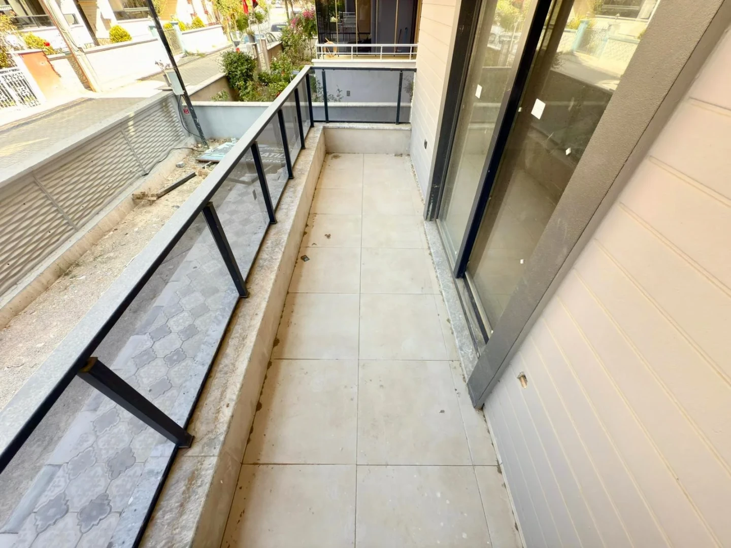 YÜKSELDEN ALTINKUMDA DENİZE YAKIN ÖN CEPHE EBEVEYNLİ 2+1 DAİRE