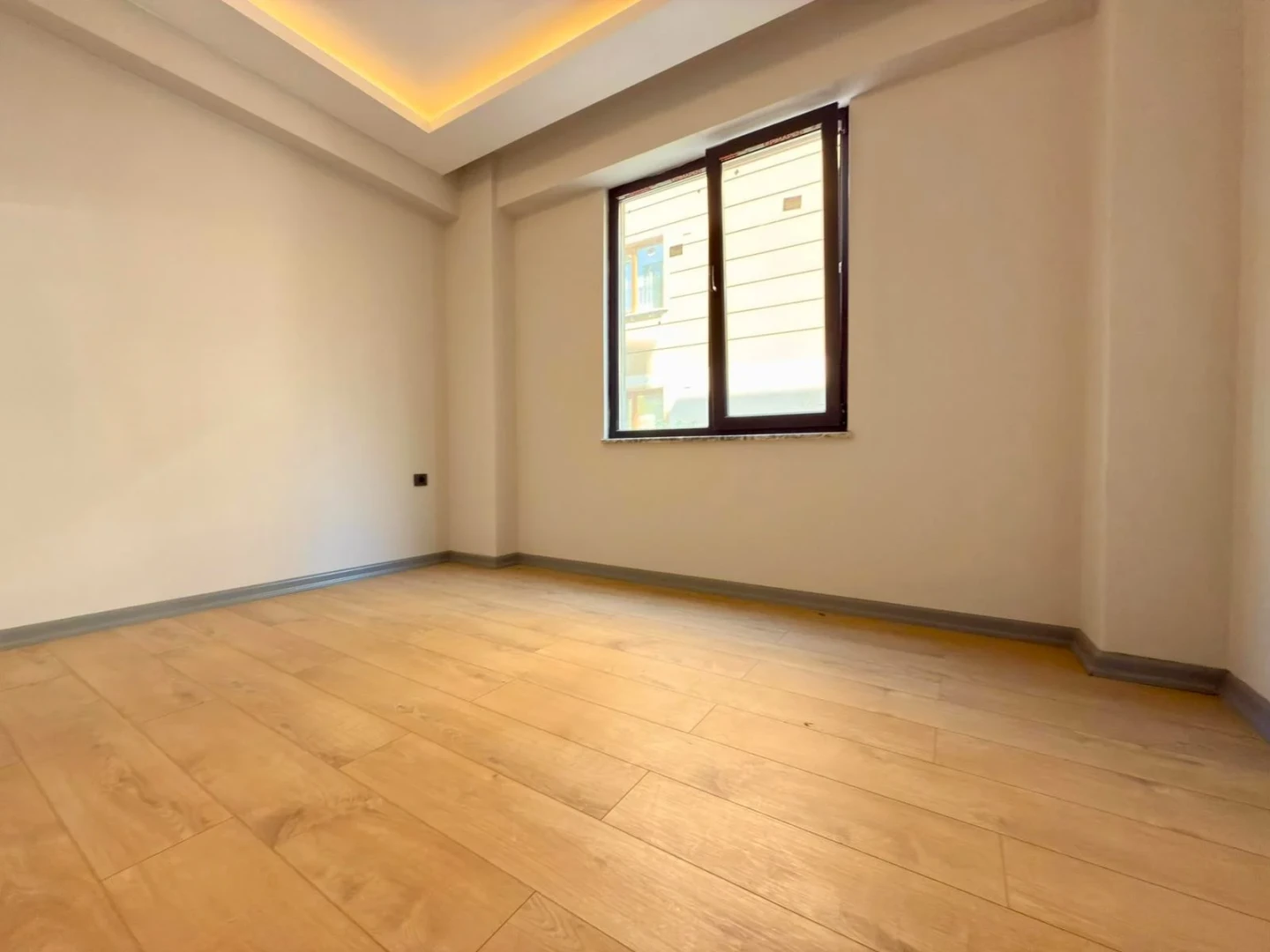 YÜKSELDEN ALTINKUMDA DENİZE YAKIN ÖN CEPHE EBEVEYNLİ 2+1 DAİRE
