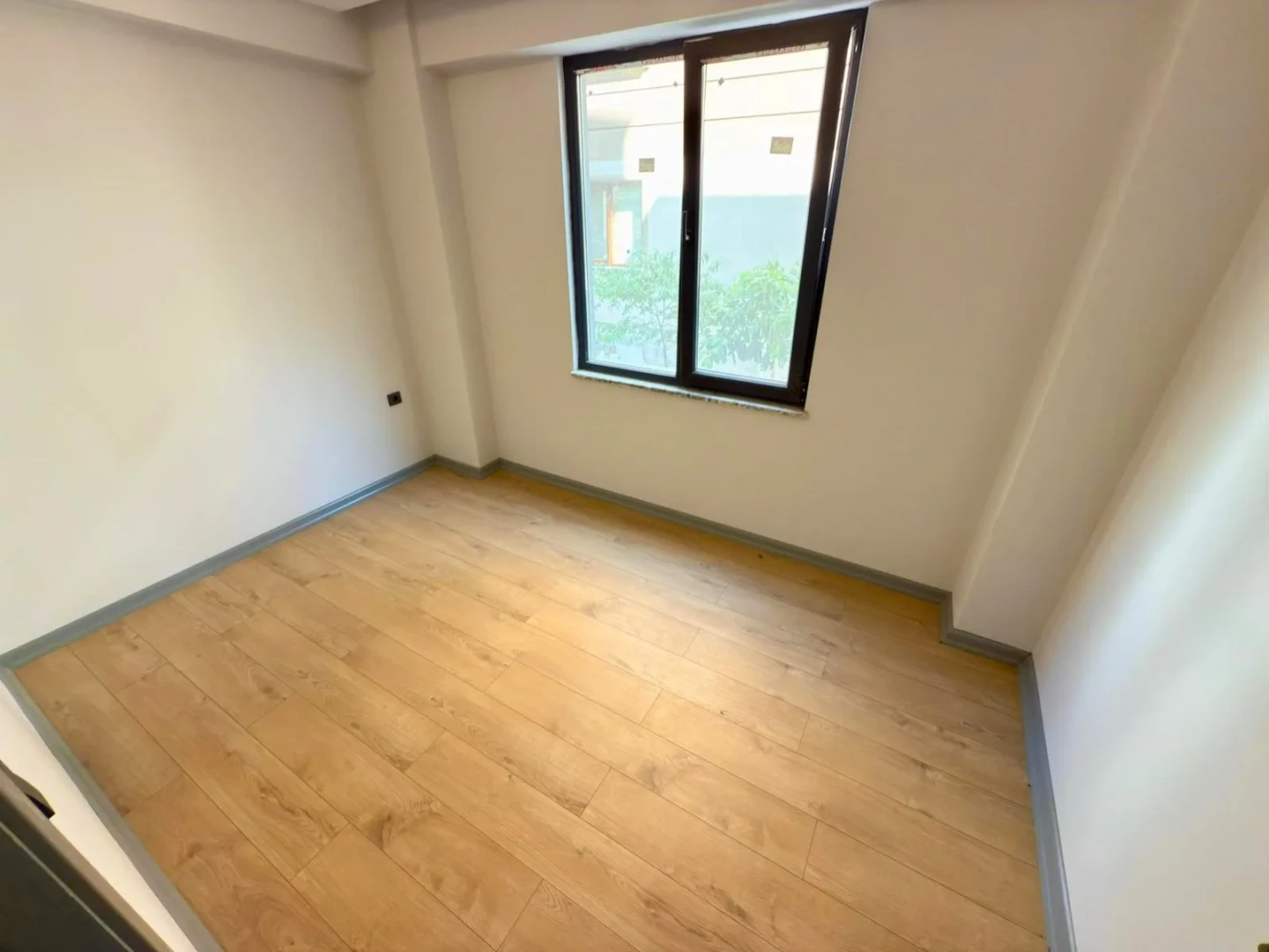 YÜKSELDEN ALTINKUMDA DENİZE YAKIN ÖN CEPHE EBEVEYNLİ 2+1 DAİRE