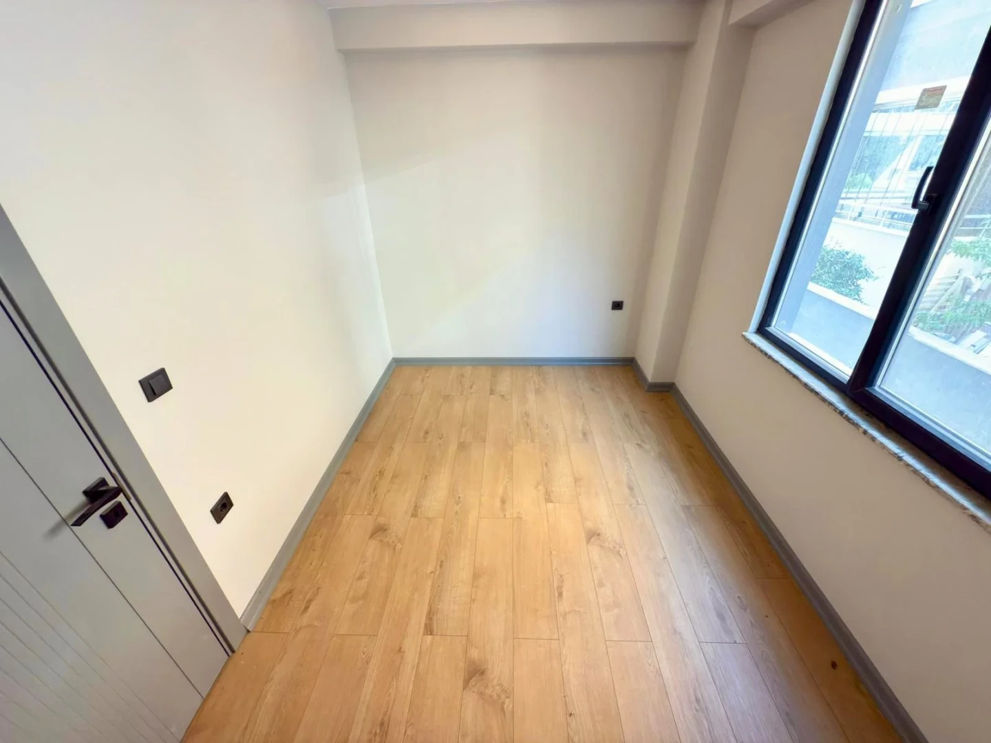 YÜKSELDEN ALTINKUMDA DENİZE YAKIN ÖN CEPHE EBEVEYNLİ 2+1 DAİRE