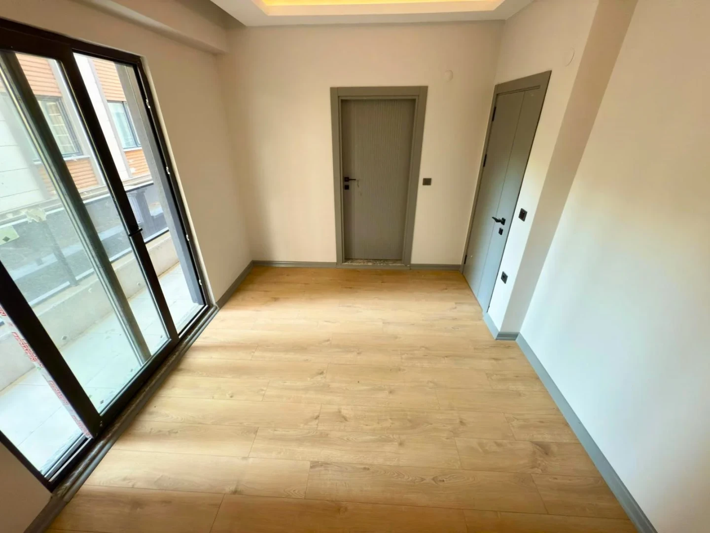 YÜKSELDEN ALTINKUMDA DENİZE YAKIN ÖN CEPHE EBEVEYNLİ 2+1 DAİRE